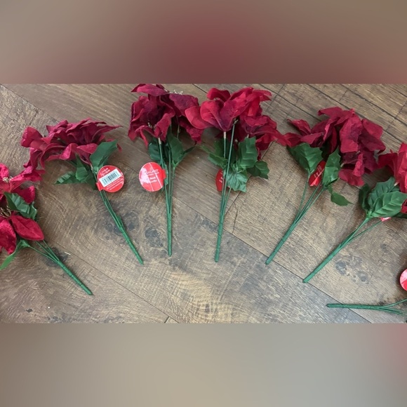 NWT Christmas faux  bush stems bundle 8 total Ashland red green 9” - Picture 3 of 6